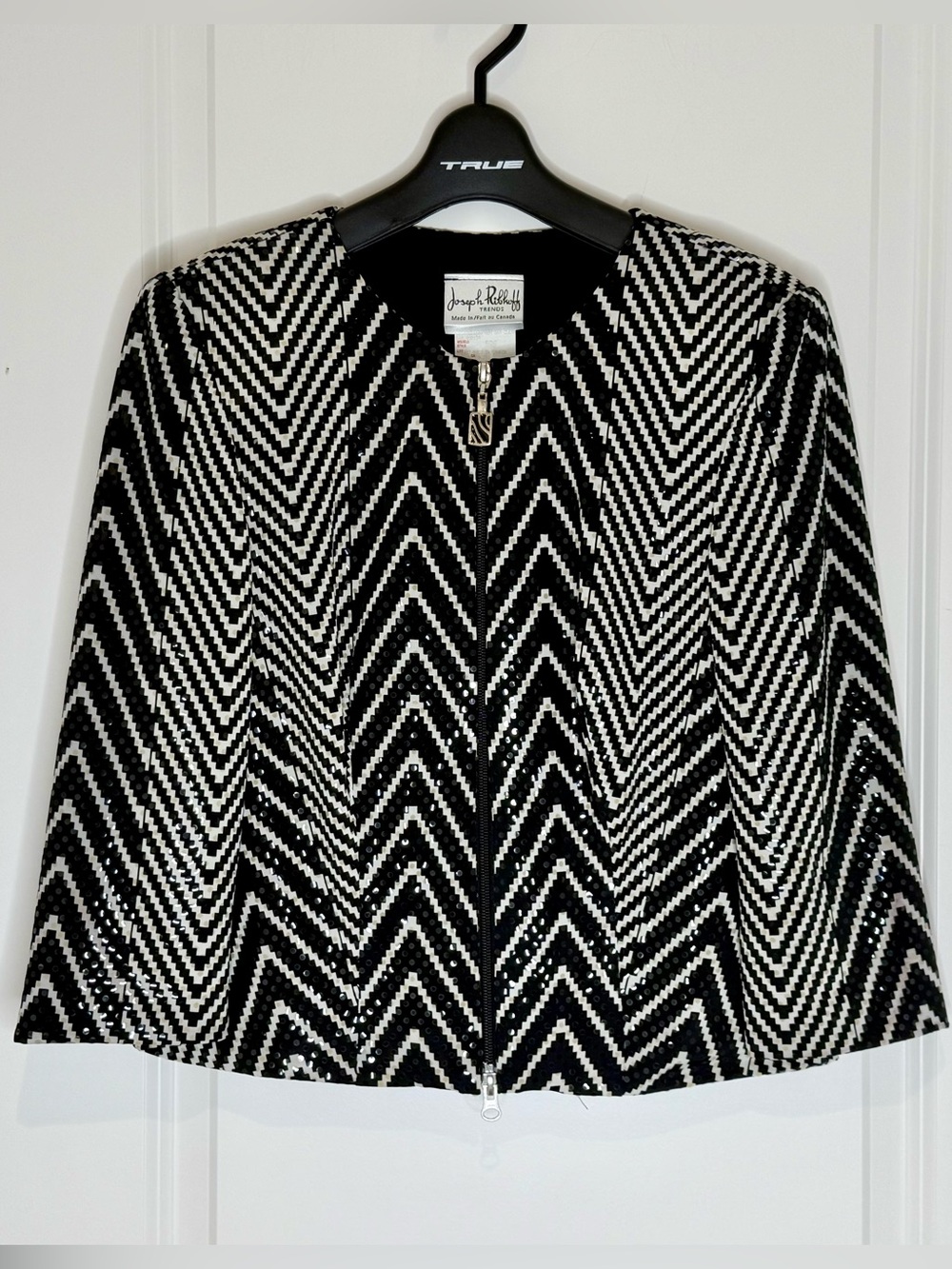 Joseph Ribkoff Black and White Chevron Jacket Women’s size 8 zip up